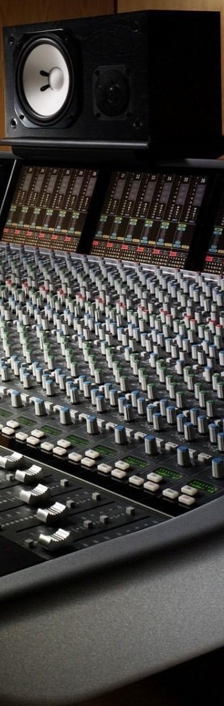 image-809784-Studio_cropped_4.jpg